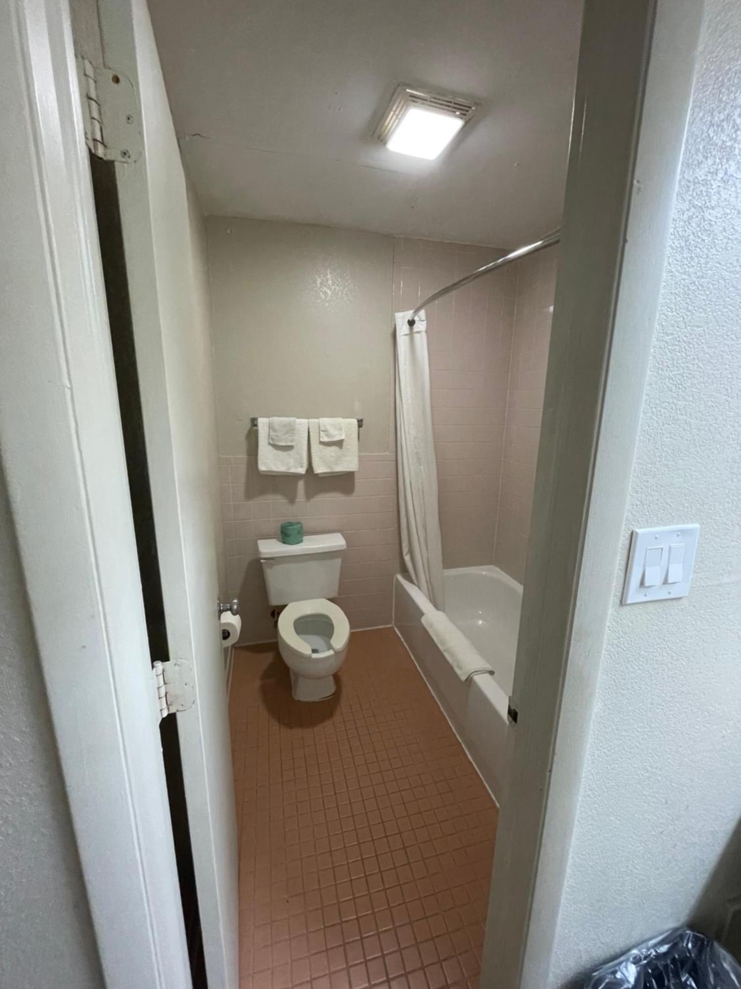 Royal Inn Motel Фредериксбърг Екстериор снимка